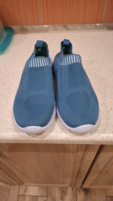 Buty damskie slip-on.