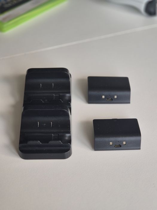 Xbox One S 1t 2 pady ładowarka, akumulatorki do padów zestaw gier