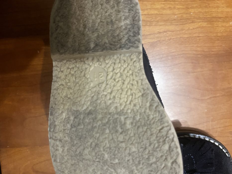 Sapatos azuis escuros, Carneiras nº21