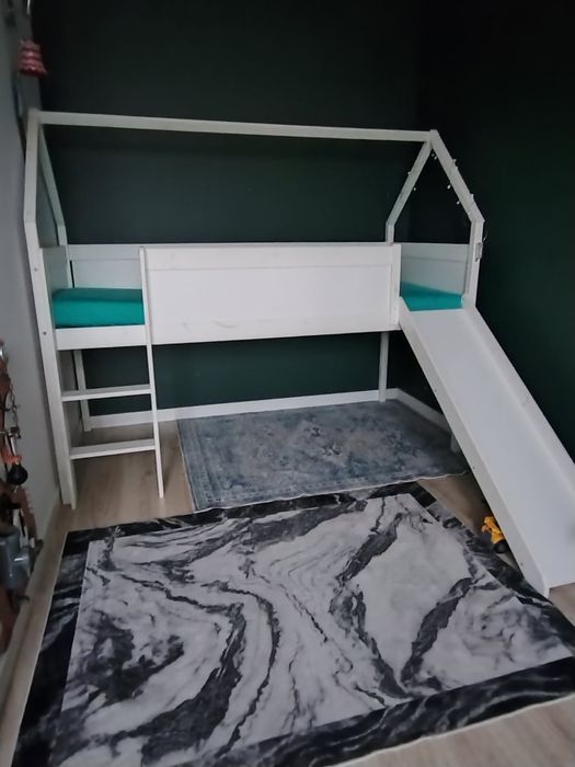 Łóżko ze zjeżdżalnią
