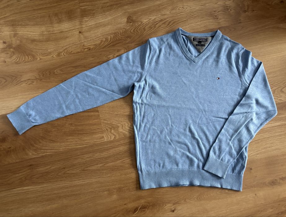 Niebieski sweter Tommy Hilfiger, M, dekolt karo