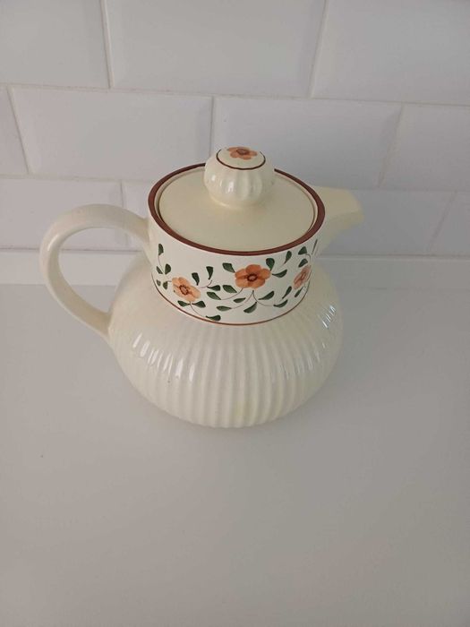 Jarro antigo pintado à mão.