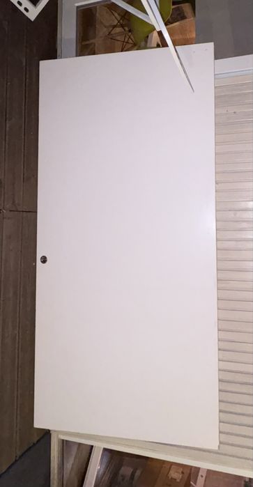 Porta madeira pintada a branco As medidas porta Altura: 2,40   Largura: 1,19 Espessura: 4,5