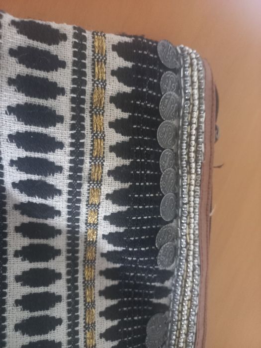 Pochete Lefties ptets e dourada