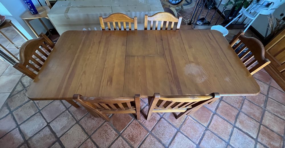 Mesa de jantar extensivel em madeira + cadeiras