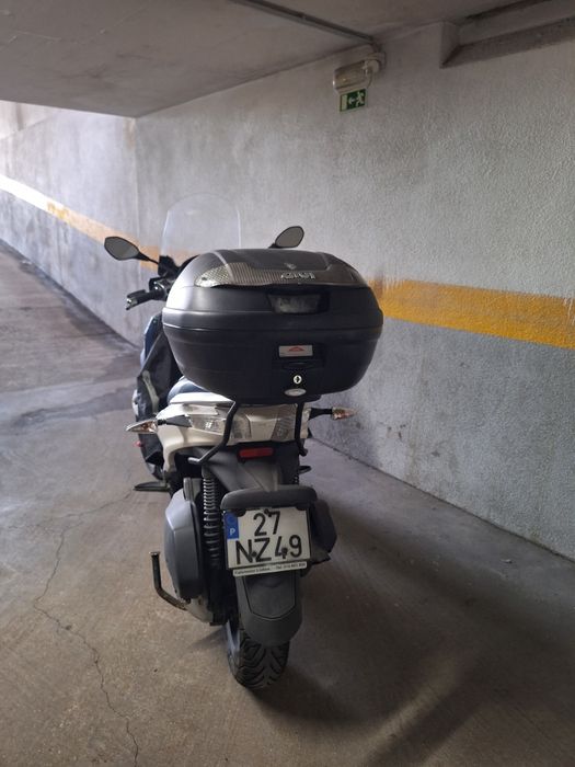 Mota triciclo piaggio mp3 yourban