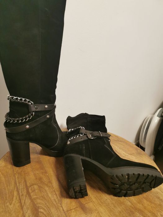 Botas em pele cano alto pretas n. 38