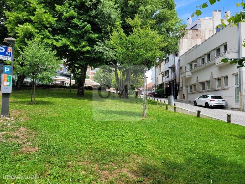 Prédio com Loja Comercial e Habitação T5 no Centro de Vila Real