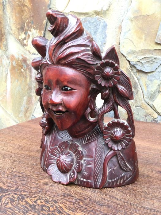 Escultura Madeira Pau Rosa Antiga olhos Vidro 18 cm