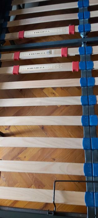 Cama de casal antiga