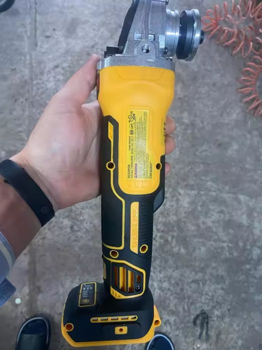 Rebarbadora a bateria 125mm 9000 RPM "obs:só a rebarbadora"