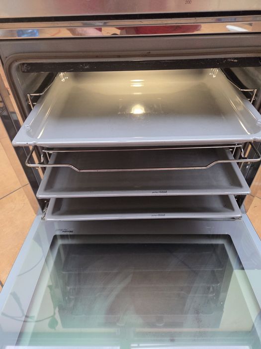 Sprzedam piekarnik Miele