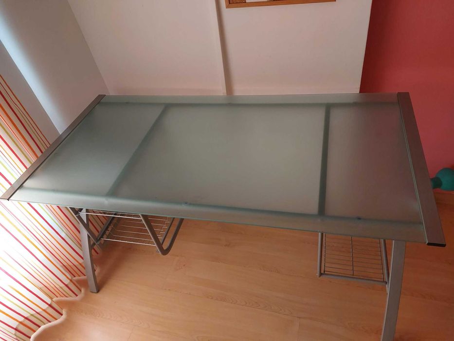 Secretaria em vidro