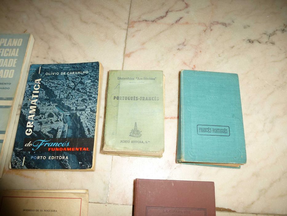 Livros escolares antigos
