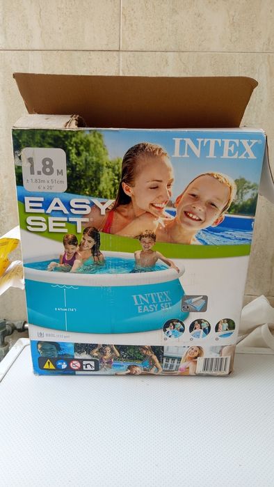 Piscina inflável nova