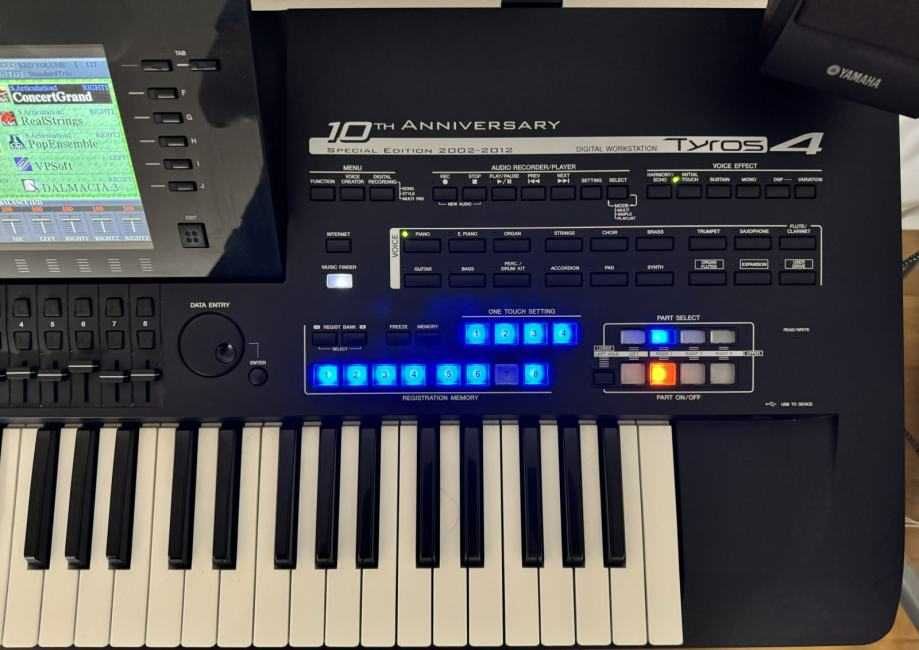 Yamaha Tyros 4  black edition