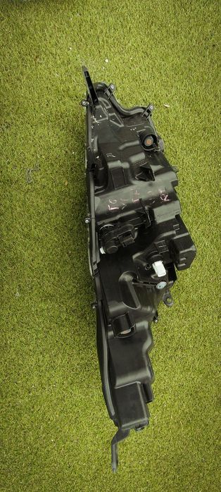TOYOTA YARIS 4 IV Lampa Prawa Przód Full Led EUK0-8