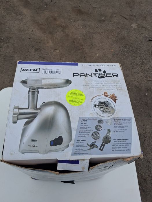 Dwie maszynki do mielenia