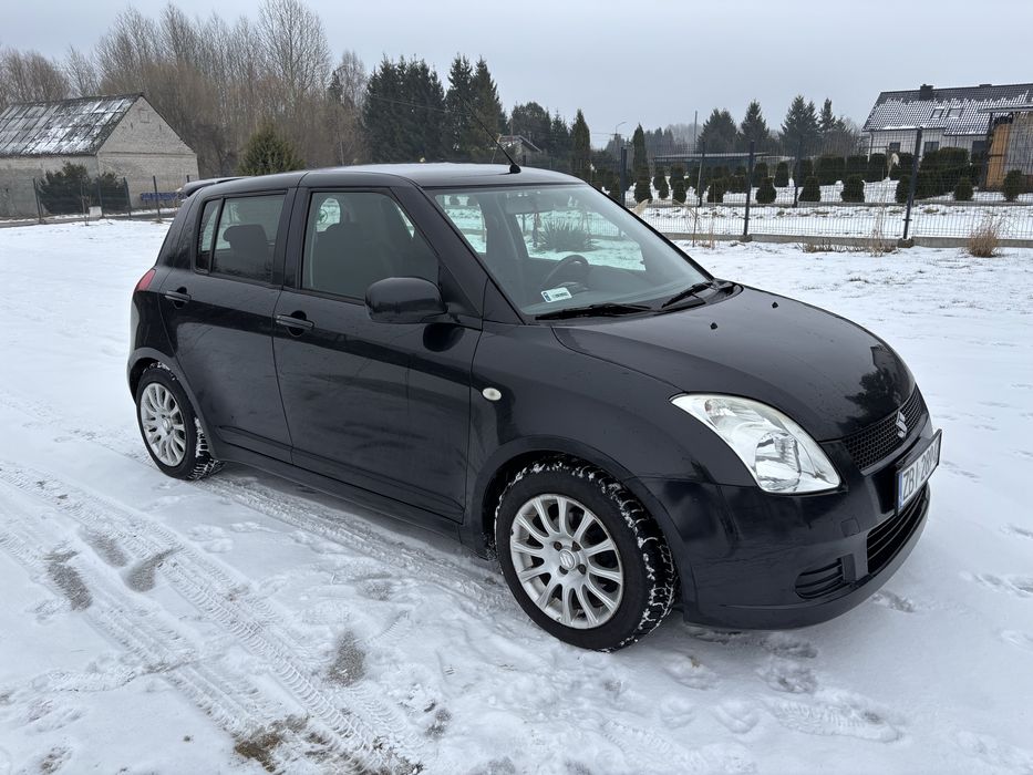 Suzuki Swift 1.3 benzyna 2009 klima,2 komplety kół,130.000 km przebieg
