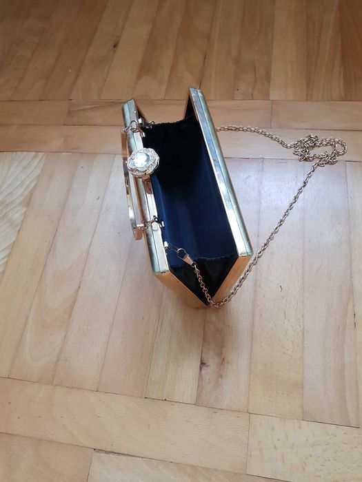 Sprzedam torebkę złotą wizytową