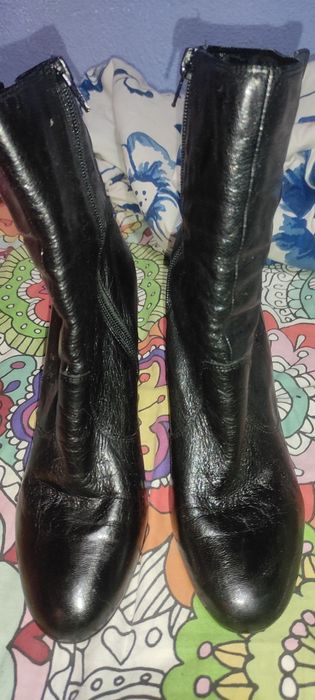 Botas de saltos e meio cano