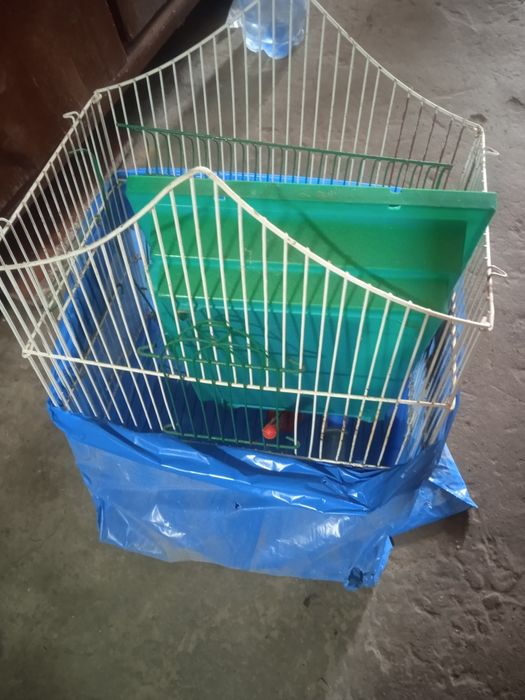 Продам клетку для попугаев