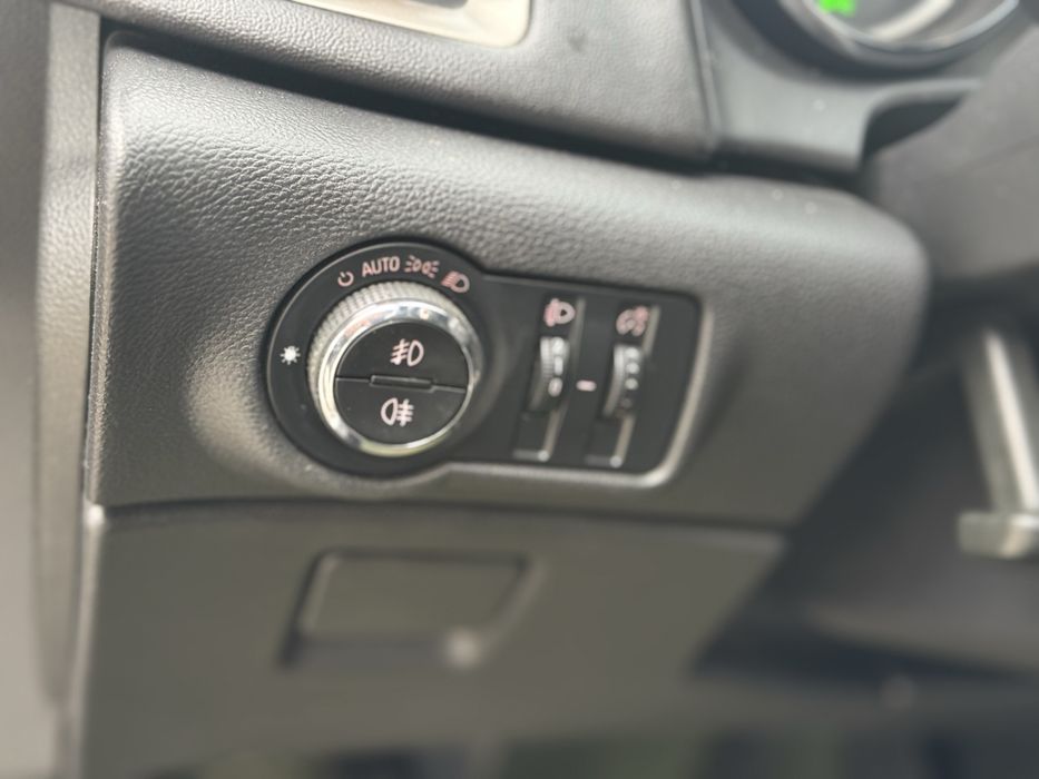 Продам Opel Astra j 2011p