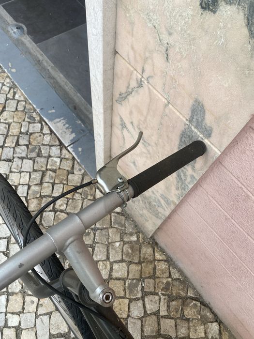 Bicicleta antiga toda restaurada