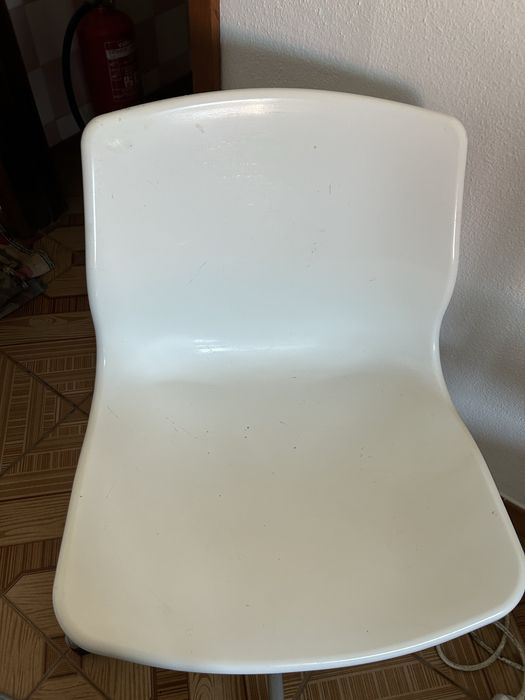 Cadeiras brancas