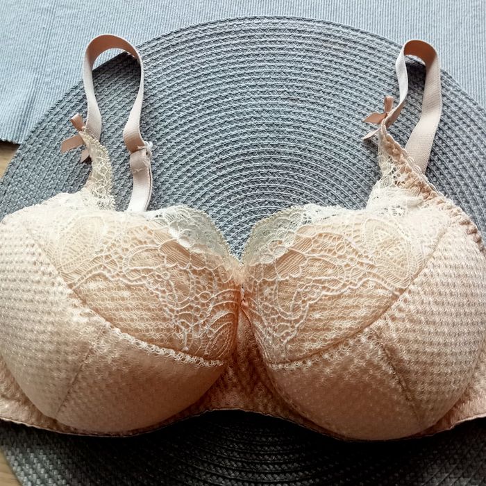 Biustonosz cielisty Nessa 70E