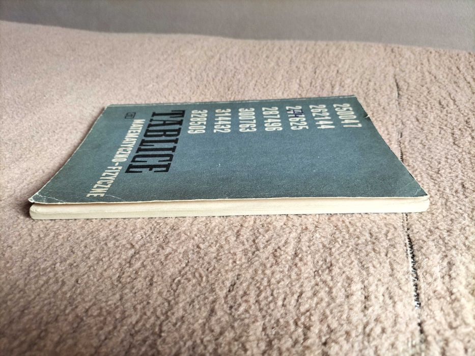 Tablice matematyczno - fizyczne.