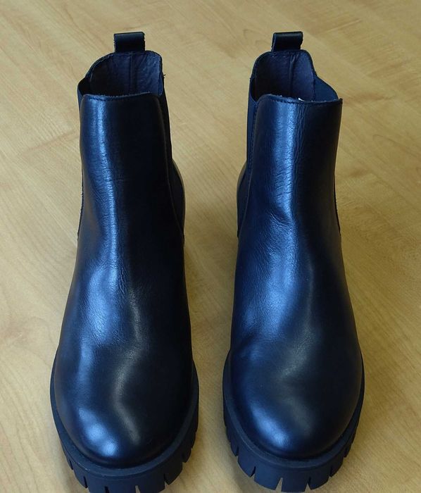 Botas femininas de camurça cano curto