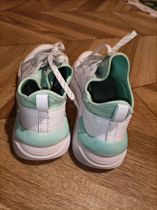 Białe sportowe buty Sprandi r.38