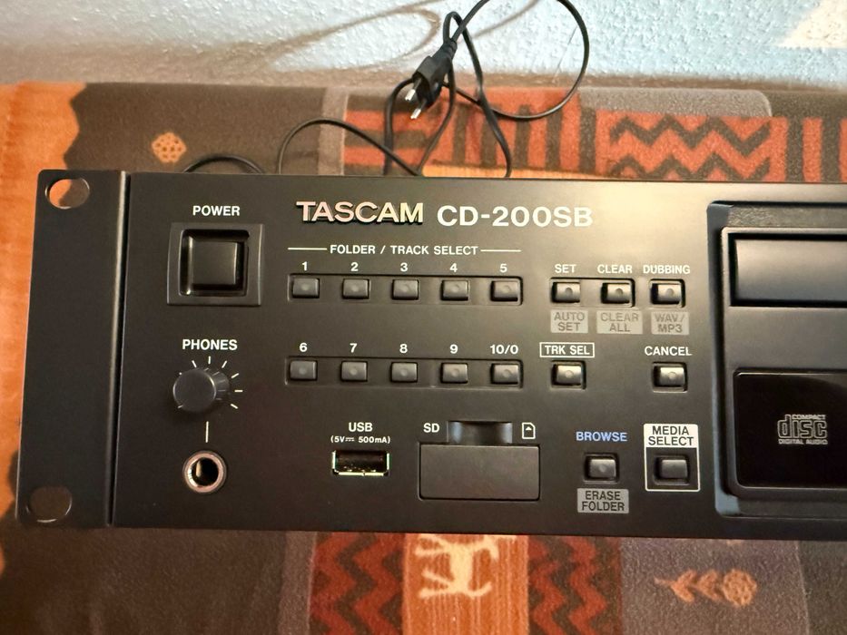 Sprzedam profesjonalny odtwarzacz Tascam CD-200SB