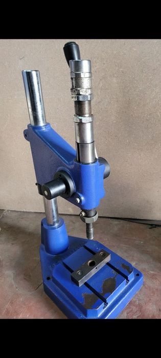 Прес для люверсов