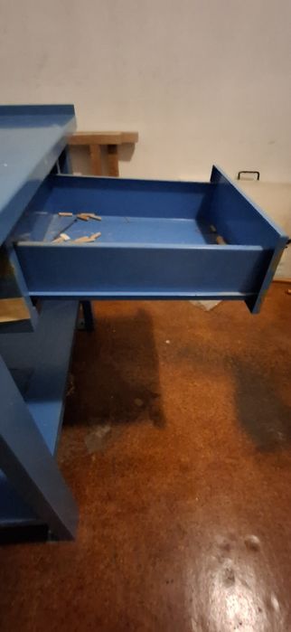 Banca ou mesa em aço Galvanizado com uma gaveta