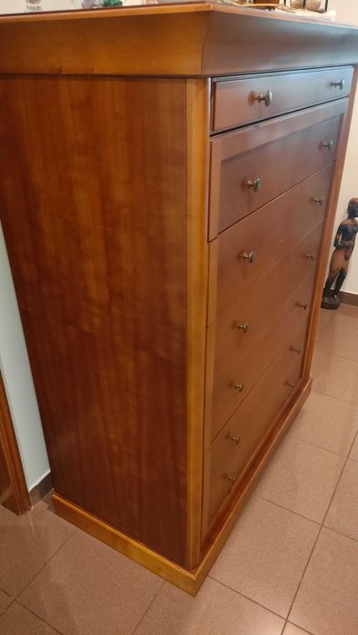 Camiseiro em cerejeira