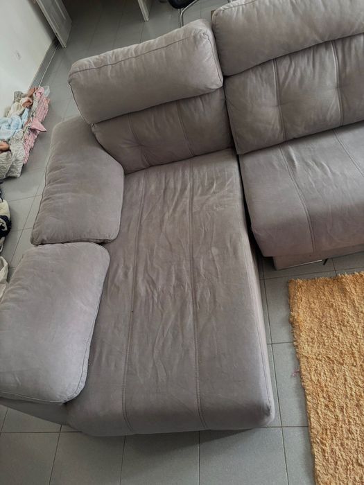 Sofá com chaise longue cinzento (usado)