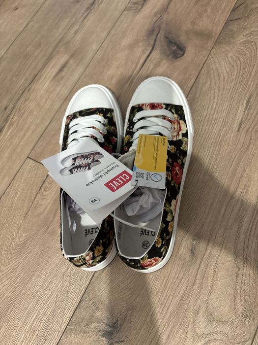 Sprzedam Nowe Trampki