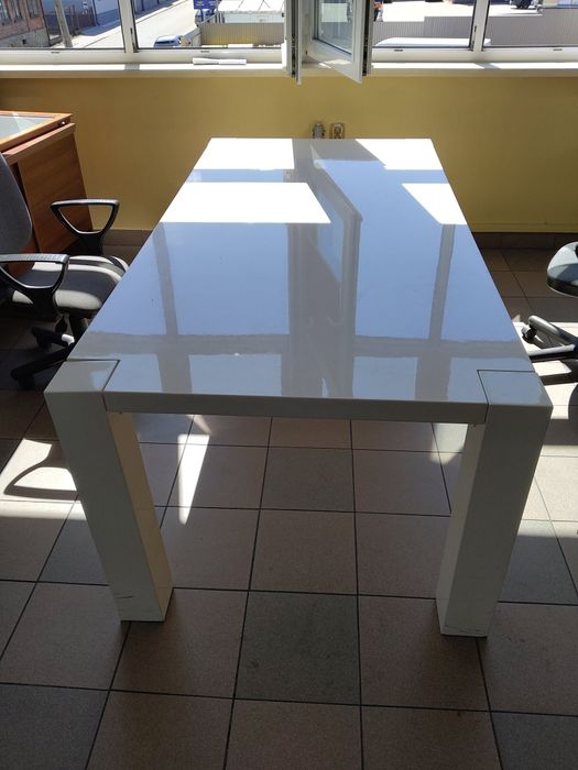 Duży biały stół wysoki połysk