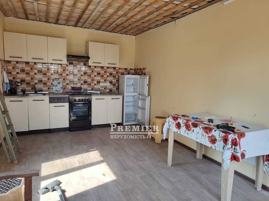 Продам сучасний будинок в Латовці