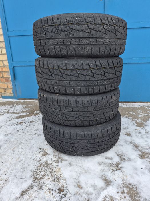 Продам резину 215/55/17