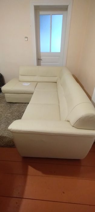 Продам шкіряний кутовий диван з Німеччини.