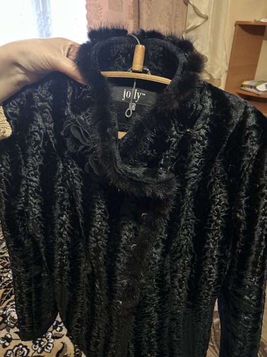 Жіноче пальто у доброму стані