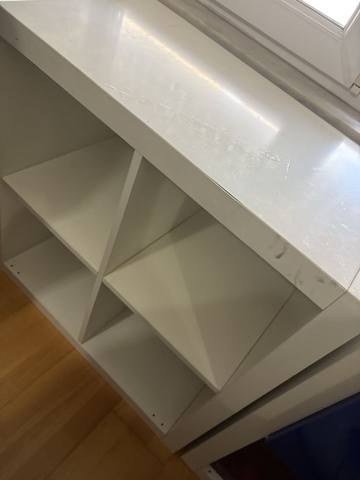 Parteleiras/comoda de 4 cubos ikea