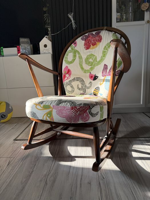 Fotel drewniany bujany