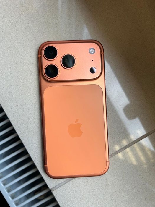 Iphone 17 Pro / bateria 98%