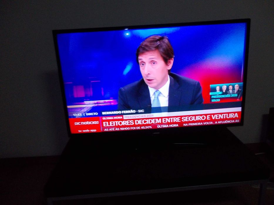 Televisor Led ,E,Smart ,32" polgadas como novo