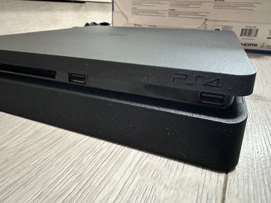 Продам Ps4 slim FC25,CodWar,ідельний стан!
