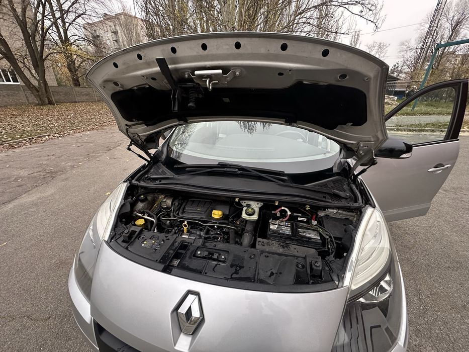 Авто renault scenic 2011 дизель 1.6
